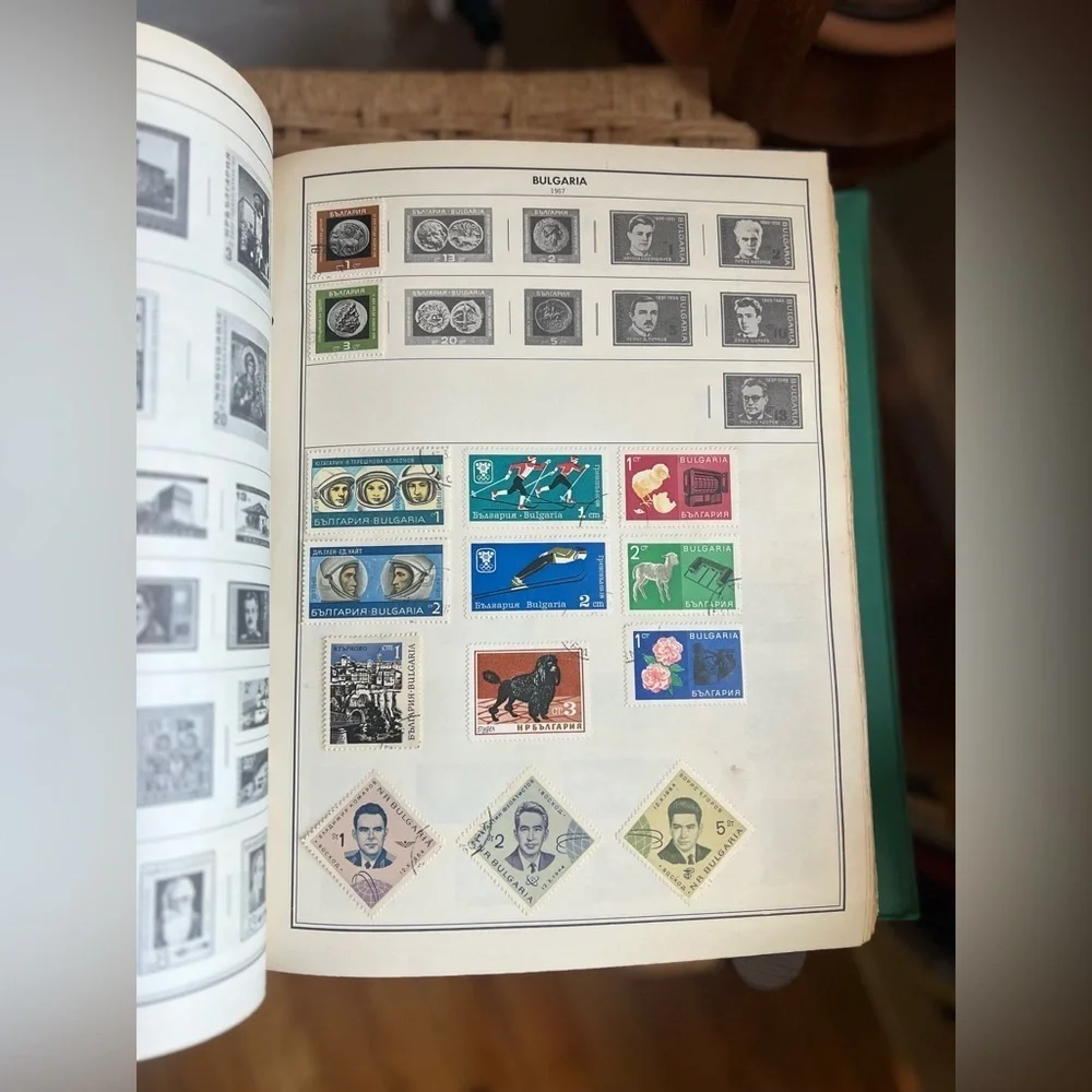 Rare Vintage H.E. Harris Senior Statesman World Stamp Album Collectible Stamps